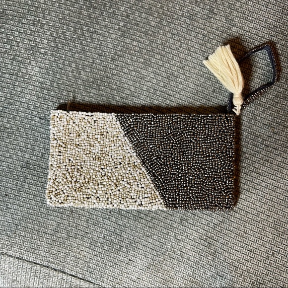 Handmade Beaded Wrislet - Picture 4 of 6